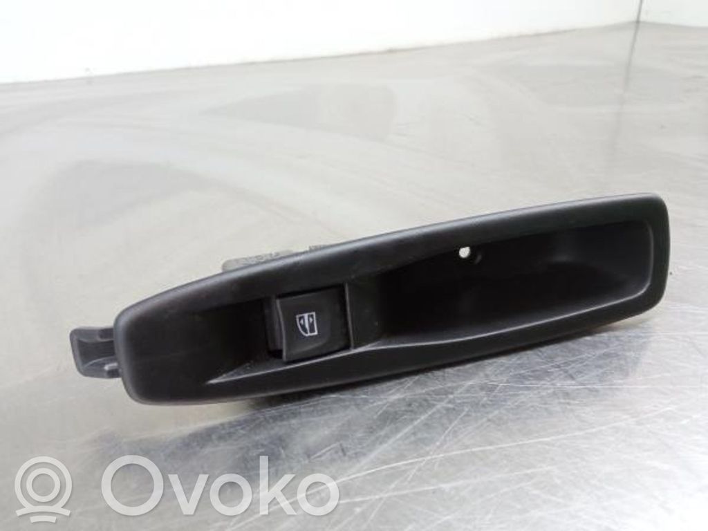 Electric window control switch   829614619R