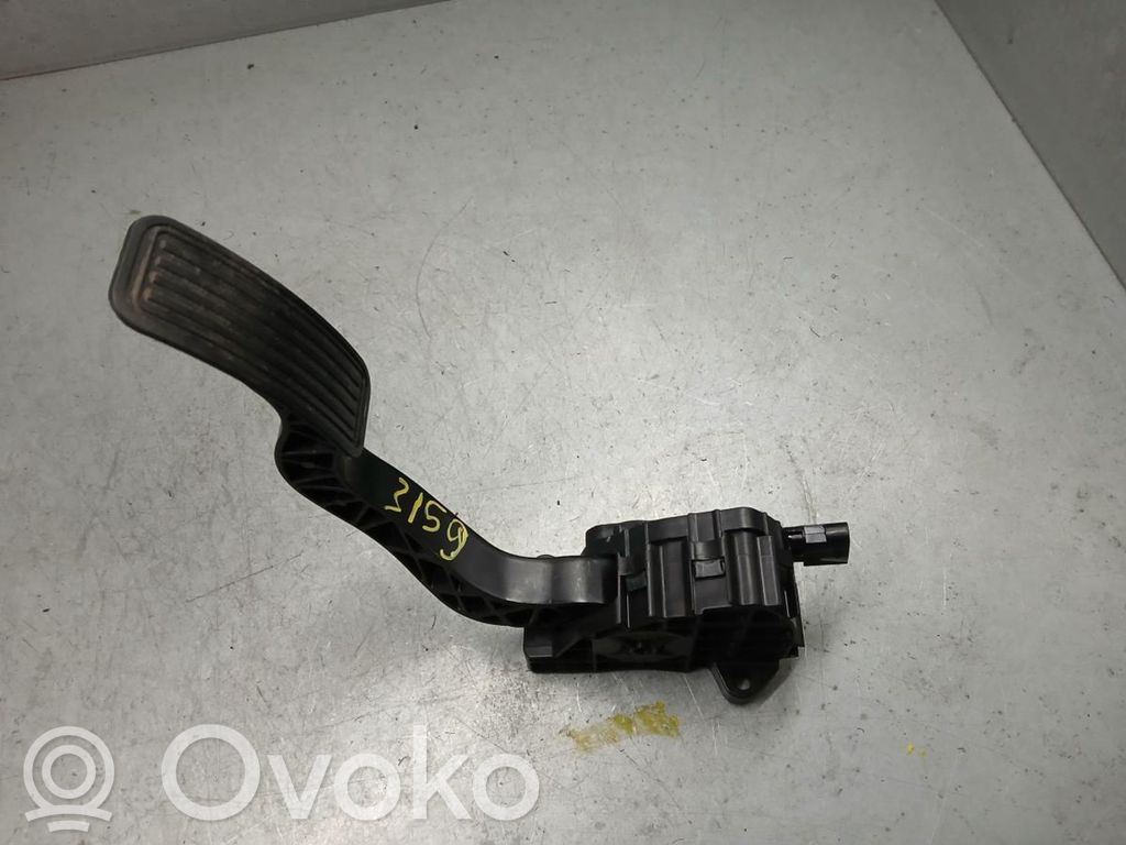 Accelerator throttle pedal   J2622A0536