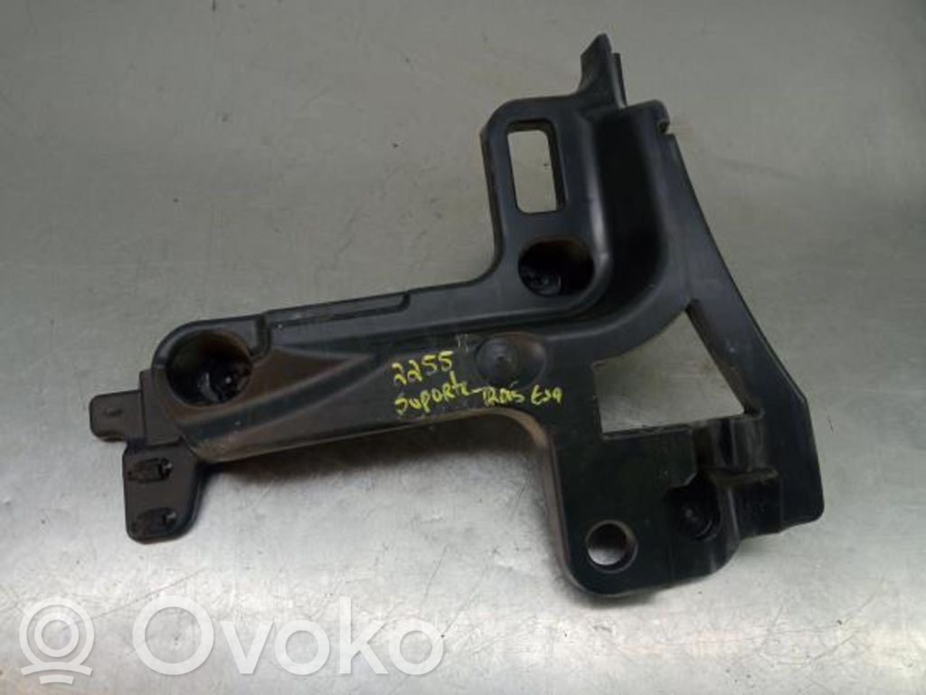 Rear bumper mounting bracket