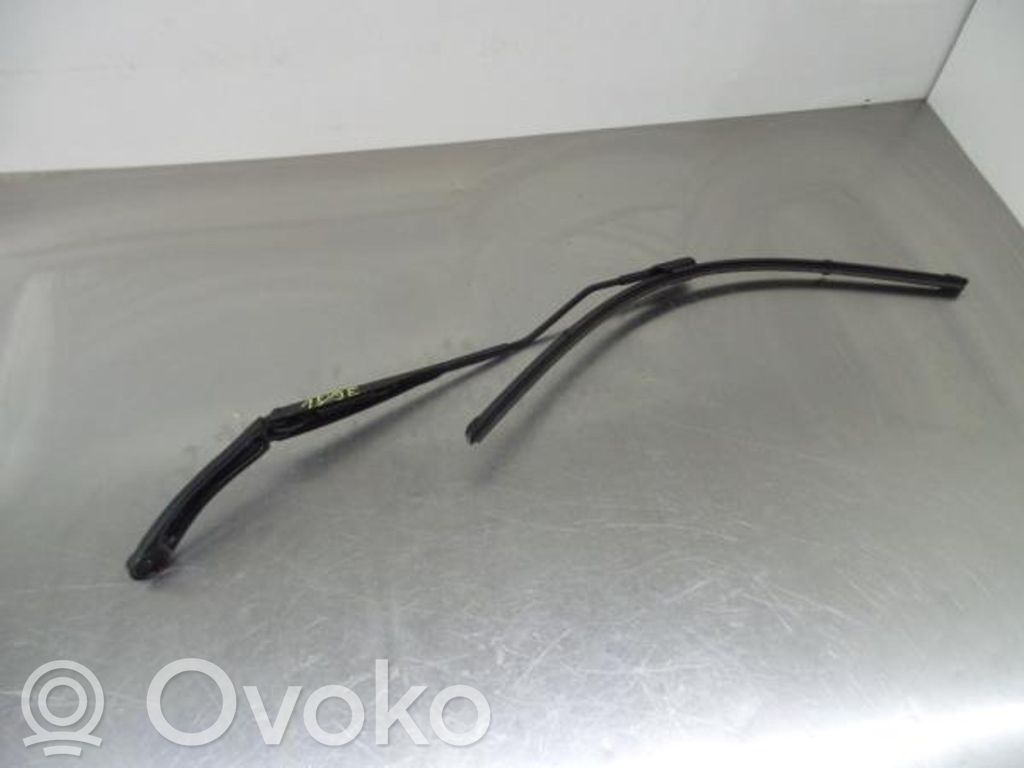 Front wiper blade arm