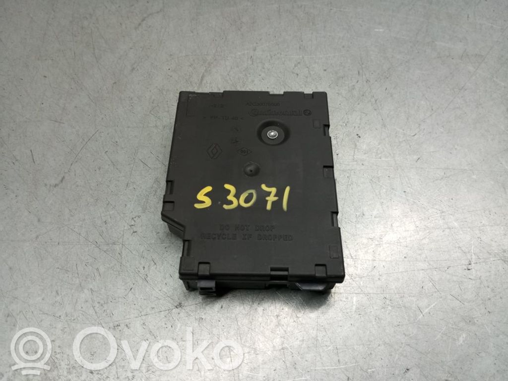 Renault Clio IV Ignition key card reader 