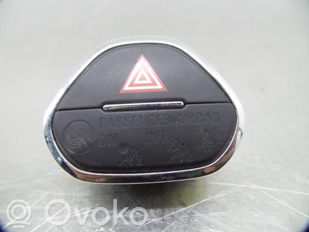 Hazard light switch   39031634