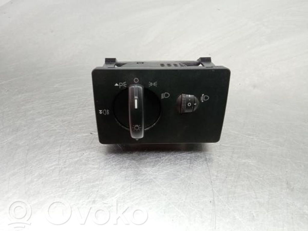 Lukturu slēdzis   4M5T13A024LA