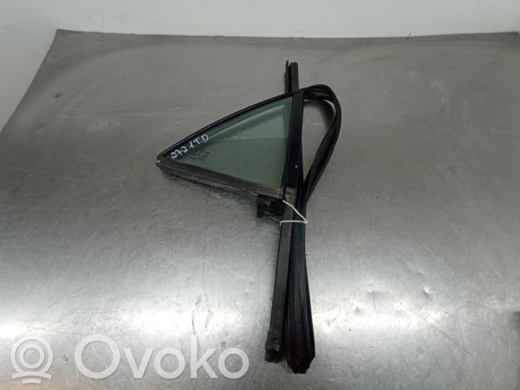 Vidrio lateral trasero   E1143R016942