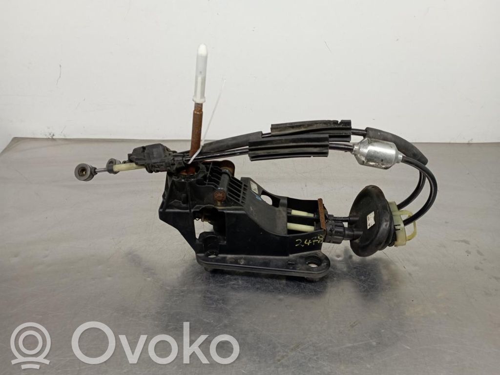 Peugeot 208 I Pavarų perjungimo svirtis 