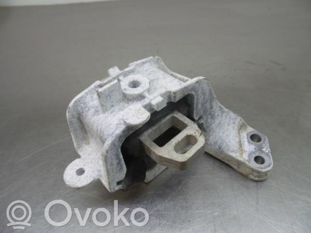Engine mount bracket   ESQUERDO