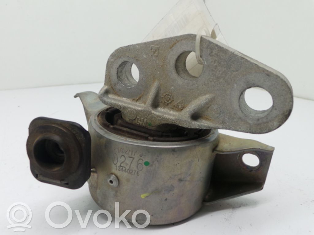Engine mount bracket   DIREITO