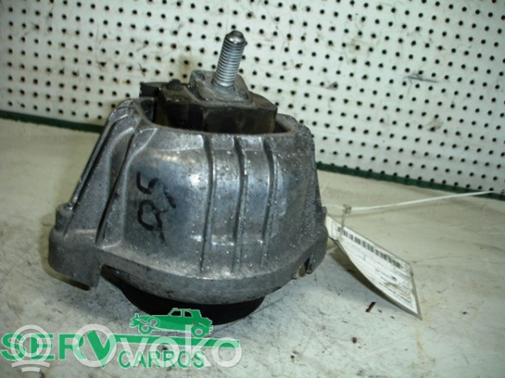 Engine mount bracket   ESQUERDO