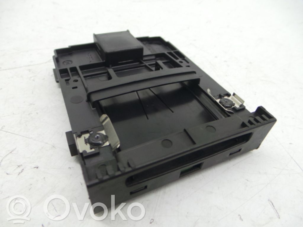 Renault Megane III Ignition-blocking relay 