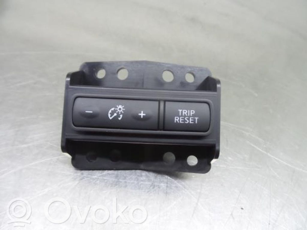 Nissan Qashqai Interruptor de control multifunción 