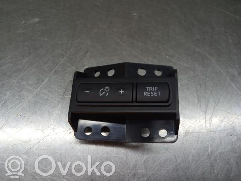 Nissan Qashqai Interruptor de control multifunción 