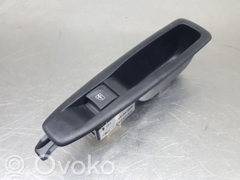 Electric window control switch   829614619R