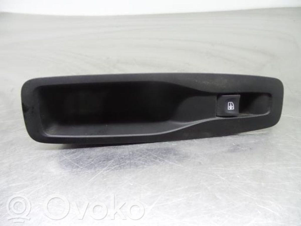 Electric window control switch   829502487R
