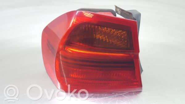 Lampă spate în capacul portbagajului   6937457