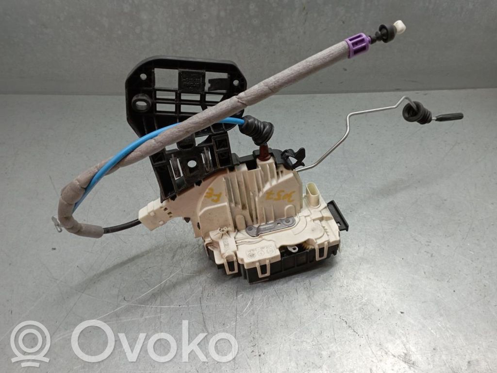 Mercedes-Benz A W176 Serratura portiera anteriore 