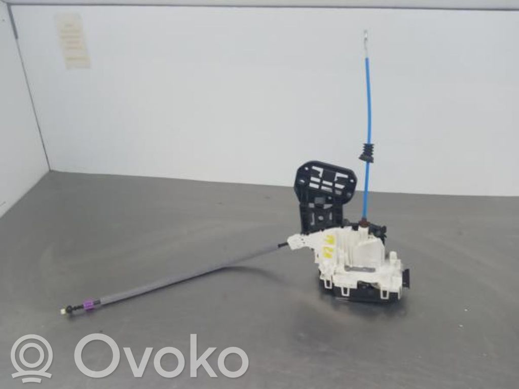 Mercedes-Benz A W176 Serratura portiera anteriore