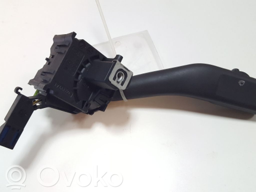 Volkswagen Golf V Wiper speed switch 