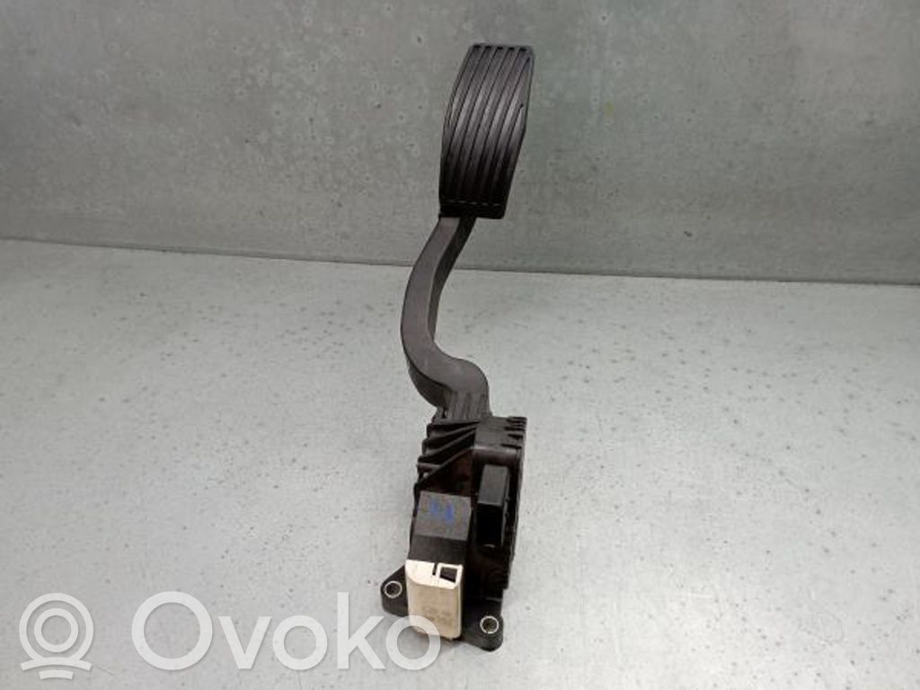 Accelerator throttle pedal   13305804