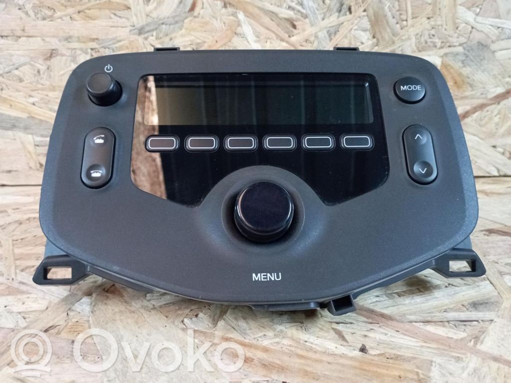 Peugeot 108 Panel / Radioodtwarzacz CD/DVD/GPS 