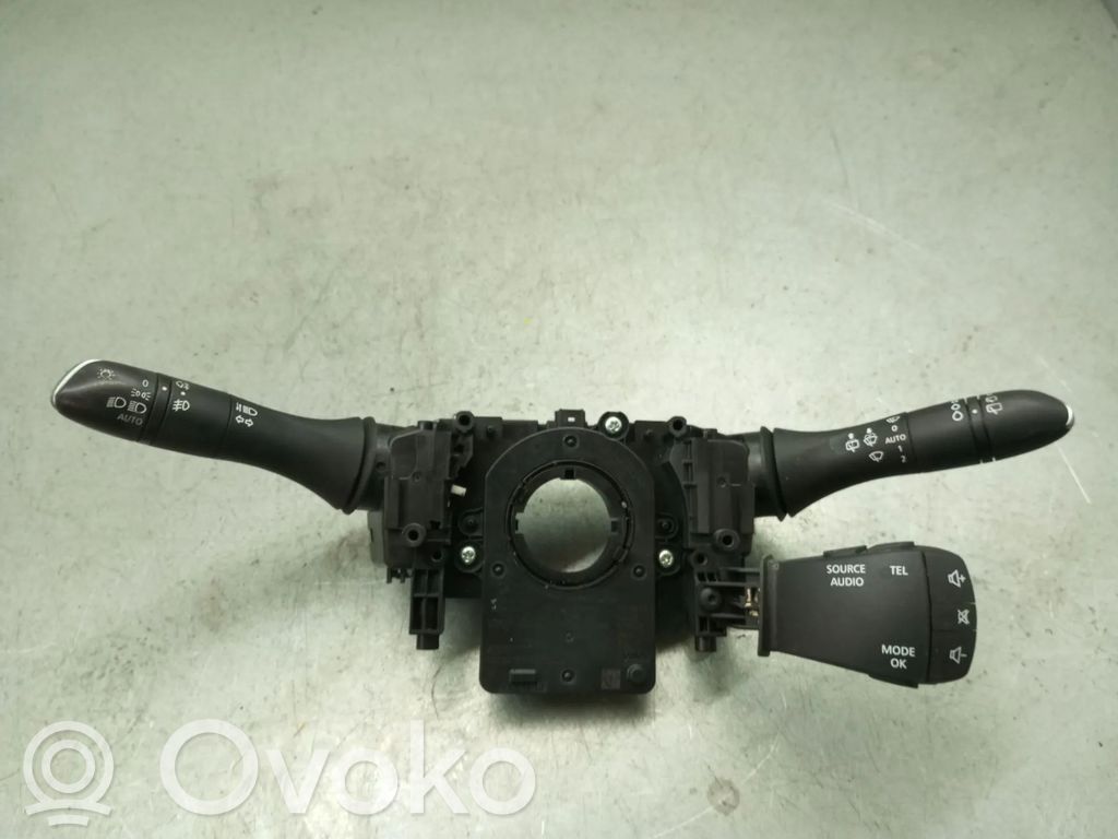 Renault Megane IV Otros interruptores/perillas/selectores 