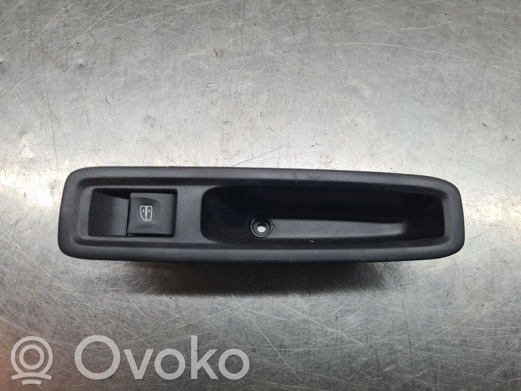 Electric window control switch   829600971R
