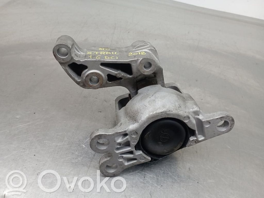 Nissan Qashqai Engine mount bracket 