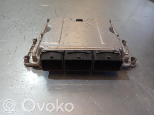 Unidad de control/módulo del motor   028101556,8200153946