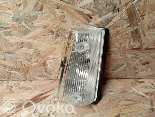Nissan Sunny Señal de giro del parachoques delantero