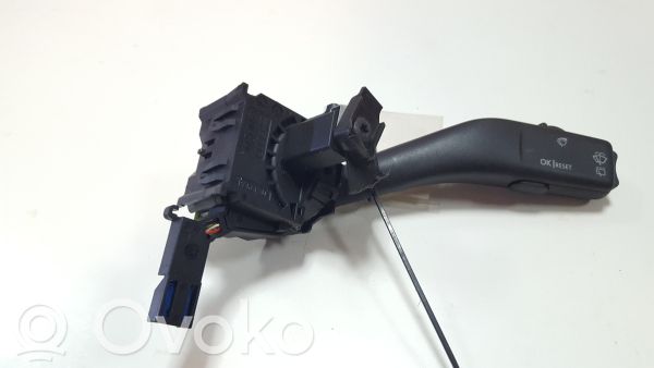 Volkswagen Golf V Wiper speed switch 