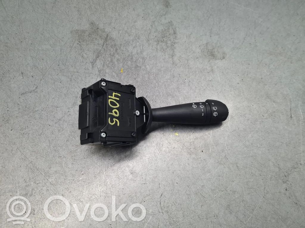 Renault Twingo III Pyyhkimen nopeuden kytkin 