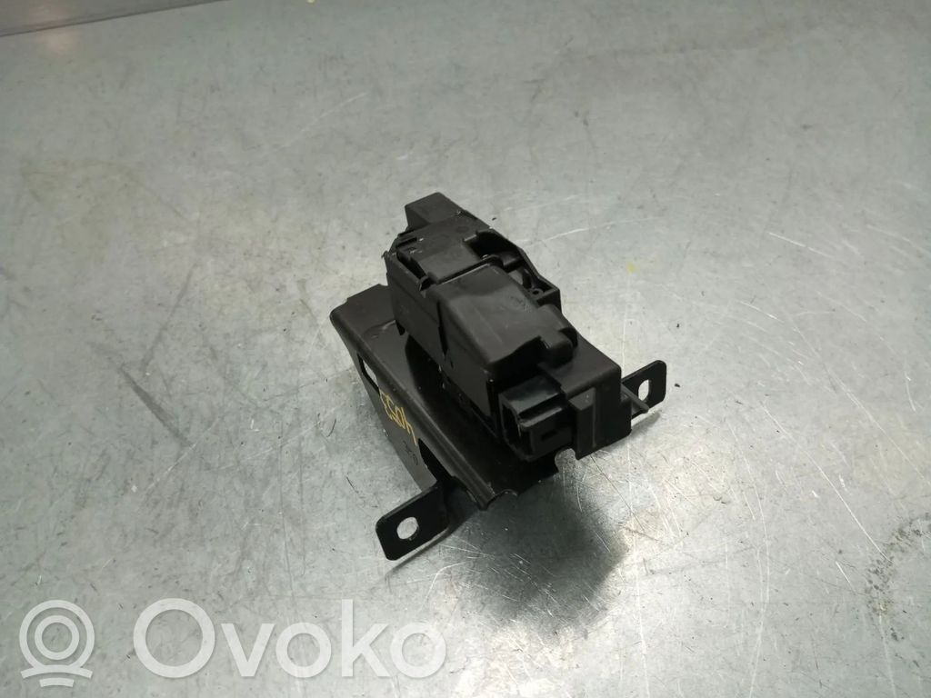 Peugeot Rifter Tailgate exterior lock 