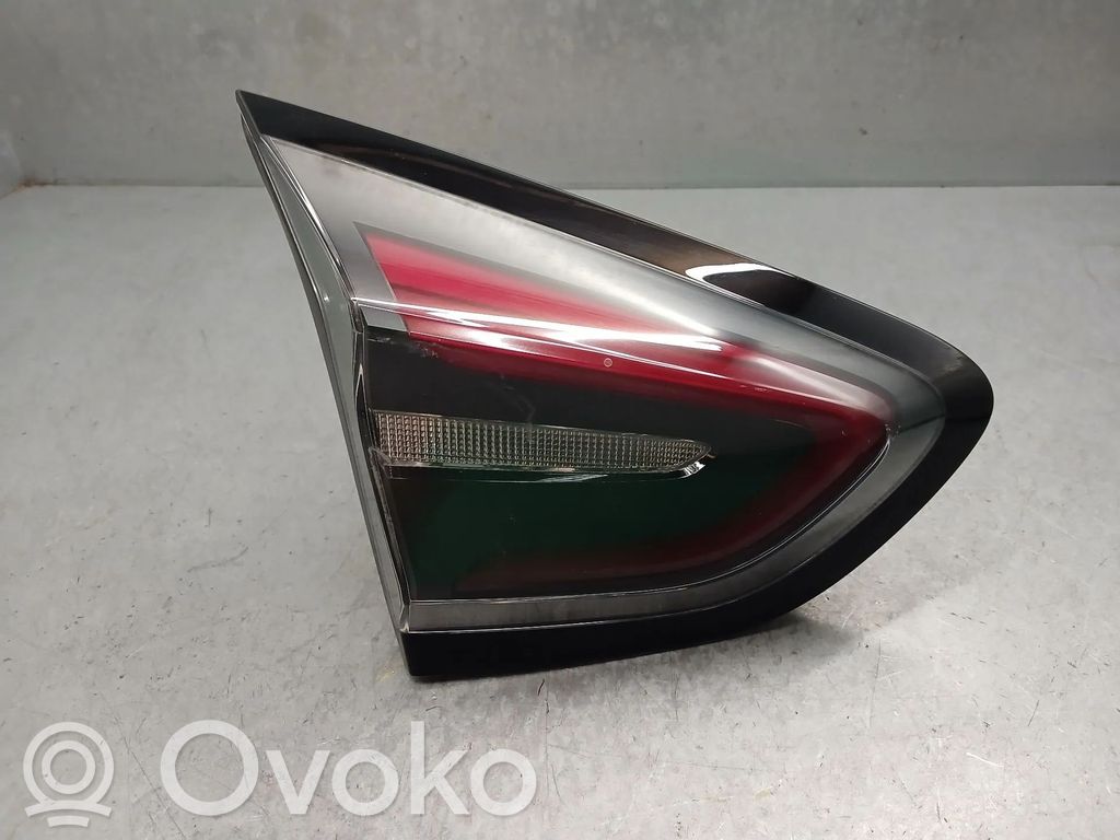 Tailgate rear/tail lights   L1TB13A603AD