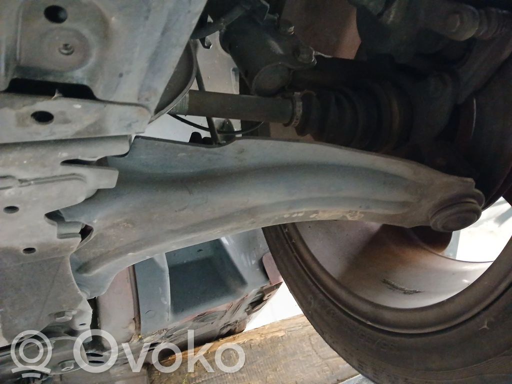 Renault Clio IV Рычаг 