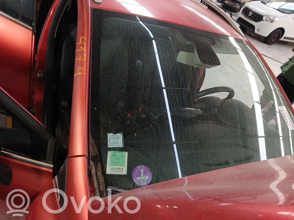 Renault Clio IV Front windscreen/windshield window 