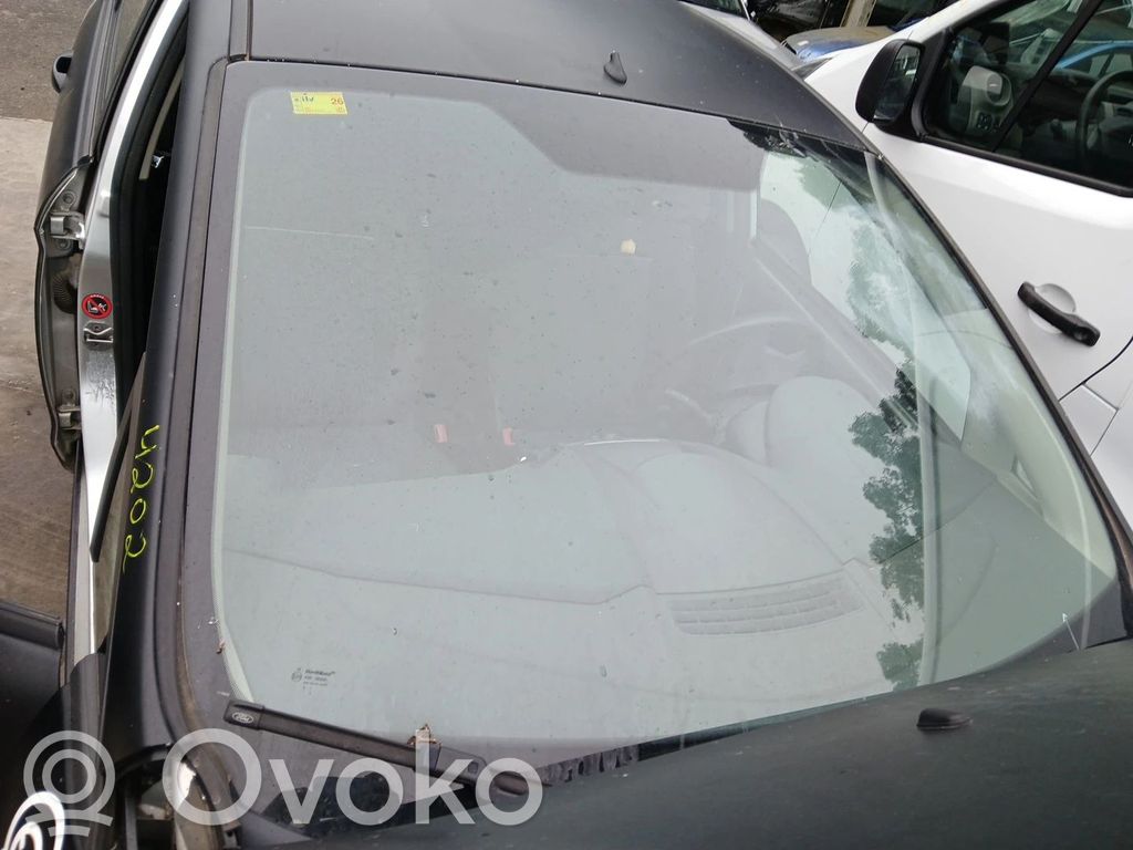 Ford Fiesta Front windscreen/windshield window 