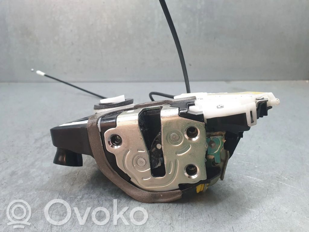 Toyota Yaris Zamek drzwi przednich 