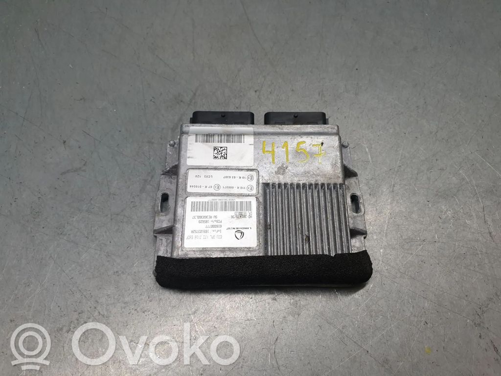 Dacia Sandero Engine control unit/module 