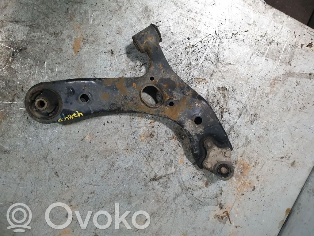 Toyota Auris E180 Рычаг 