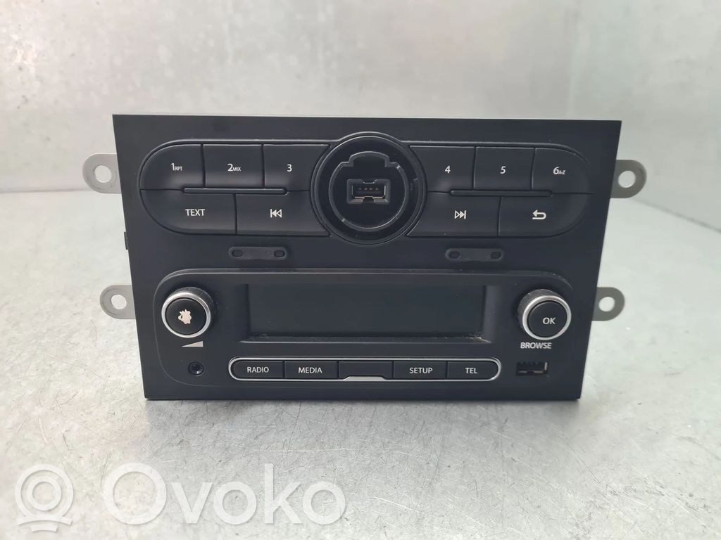 Radio / CD-Player / DVD-Player / Navigation   281152770R,06SAI5E025,R013X07