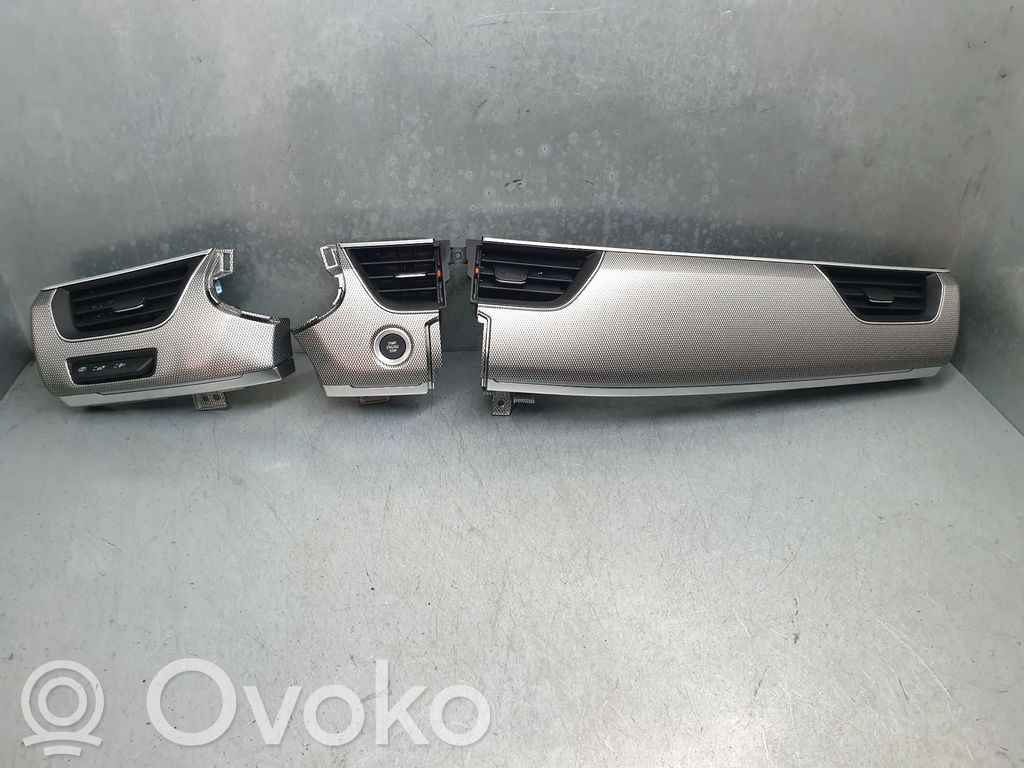 Dashboard trim   682115049R,682115806R,683102082R