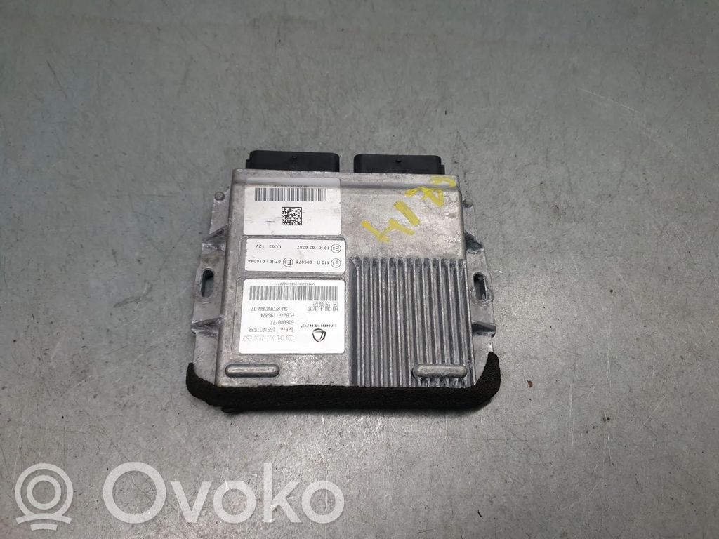 Dacia Sandero Engine control unit/module 