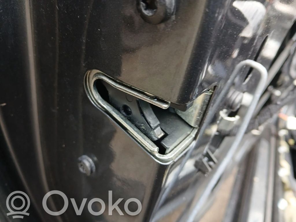 BMW 2 F22 F23 Etuoven lukko 