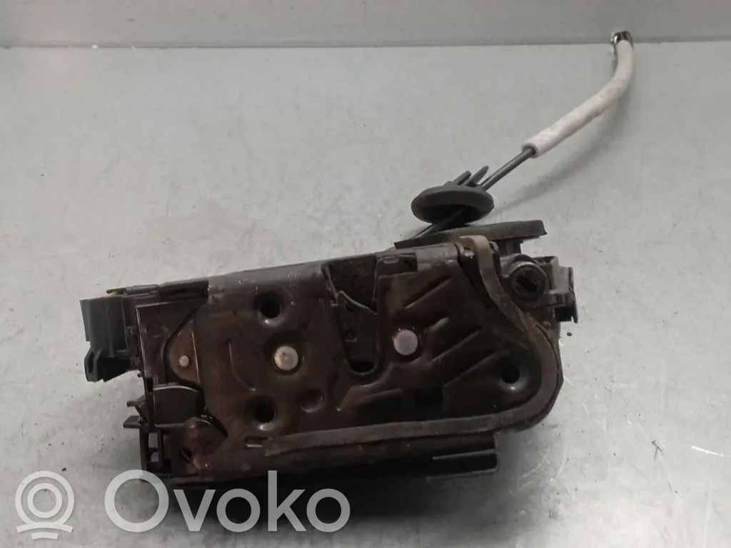Volkswagen Polo VI Front door lock 