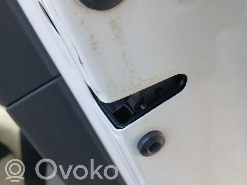 Takaoven lukko   5E0839016A,5E0839016C,5ED839016A,5K4839016AF,5K4839016AH,5K4839016C,5K4839016E,5K4839016G,5K4839016J,5K4839016L,5K4839016N,5K4839016Q,5K4839016S,6RD839015E,6RD839016,6RD839016A,6RD839016G