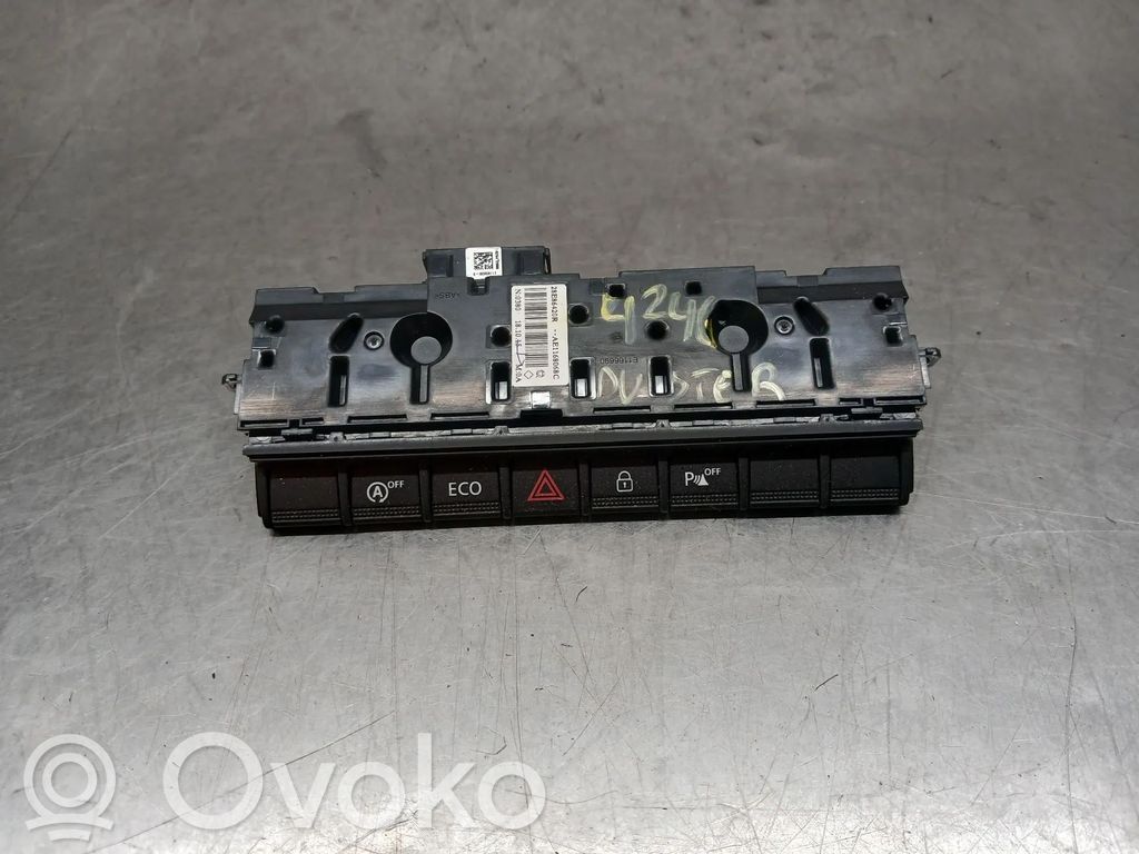 Hazard light switch   28E86420R,AE1168068C