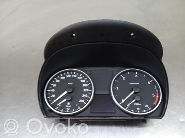 Geschwindigkeitsmesser Cockpit   102535062,25811510,470049866,912260201