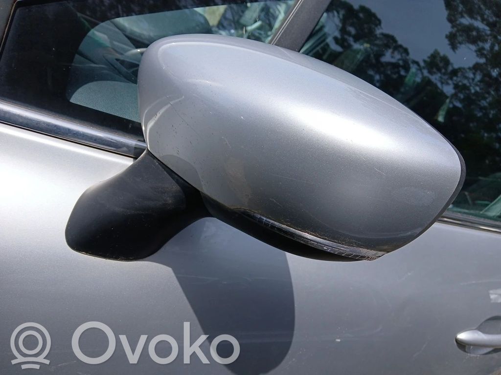 Renault Clio IV Front door electric wing mirror 