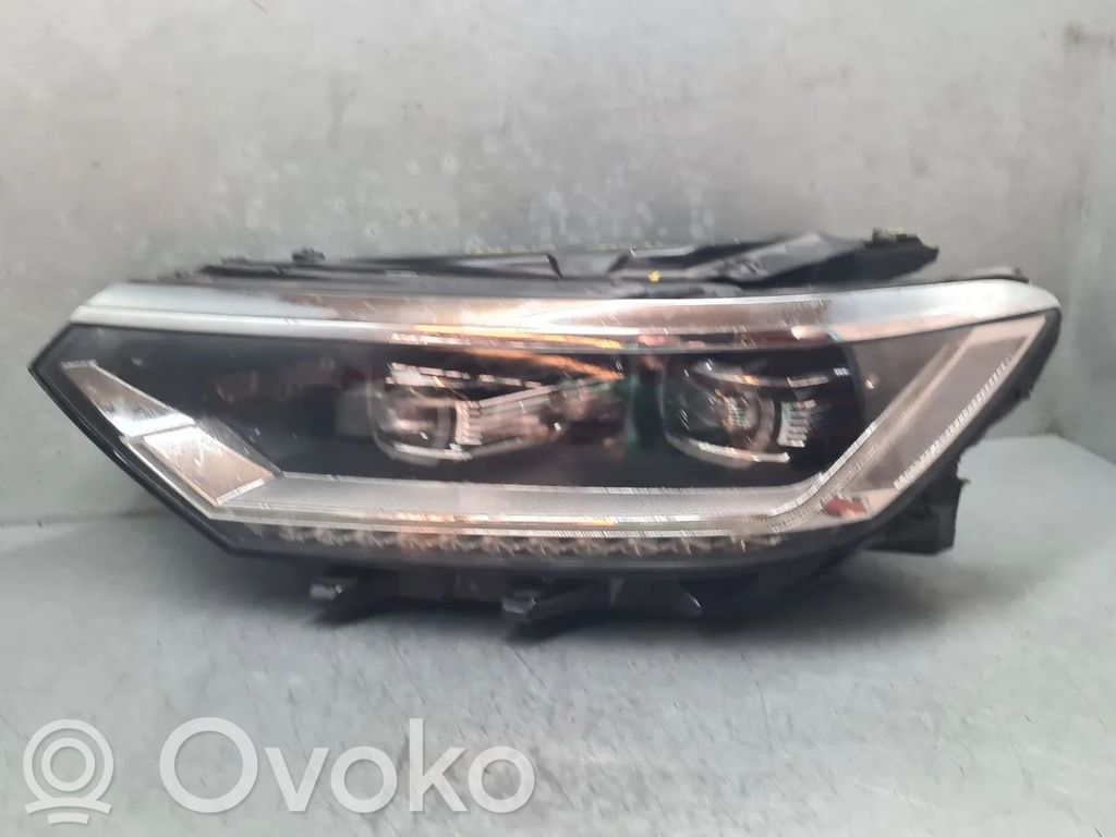Volkswagen PASSAT B8 Lampa przednia 