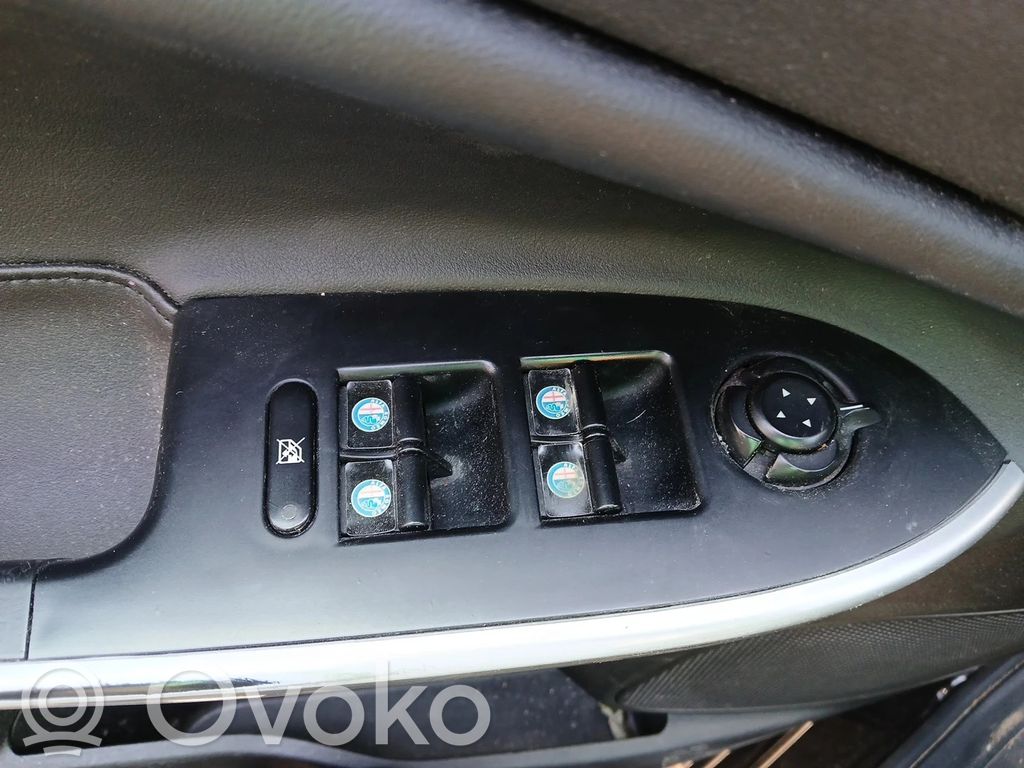 Alfa Romeo Giulietta Sähkötoimisen ikkunan ohjauskytkin 