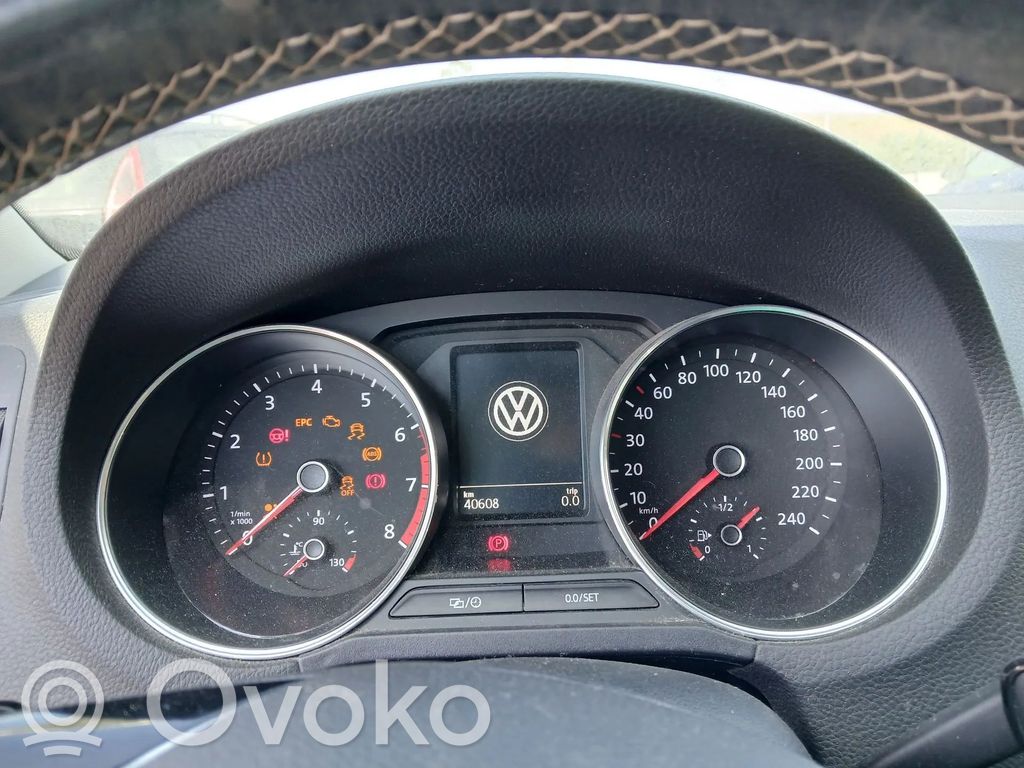 Volkswagen Polo V 6R Geschwindigkeitsmesser Cockpit 